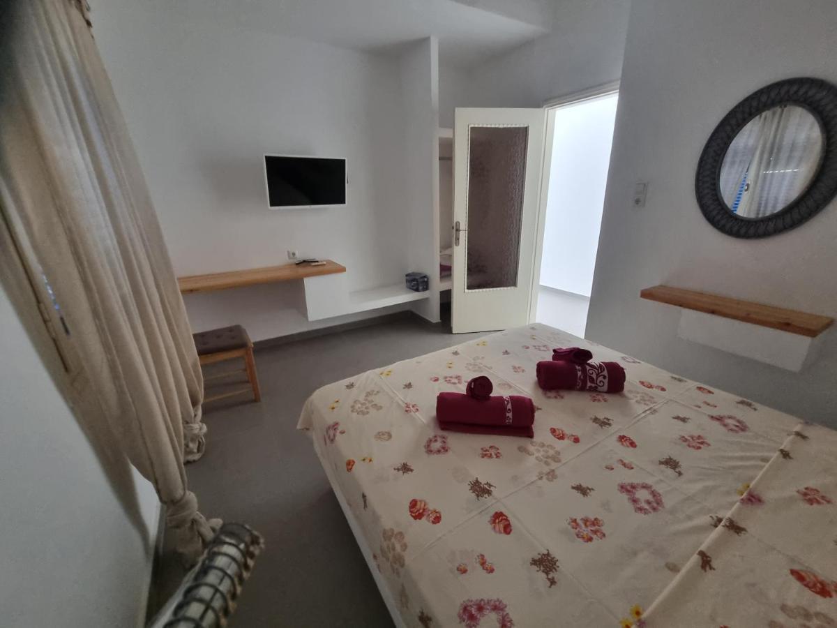 Santorini Pleasure Studios 산토리니 외부 사진